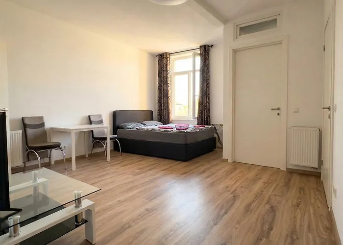 Comfortable 1br & 1lr Prime Location Of Apartment